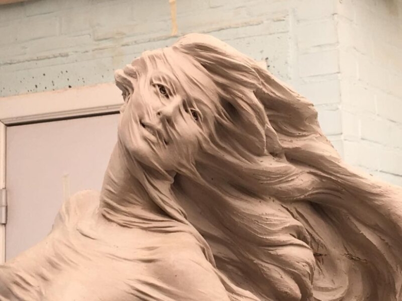 Sexy and incredibly realistic sculptors by Luo Li Rong