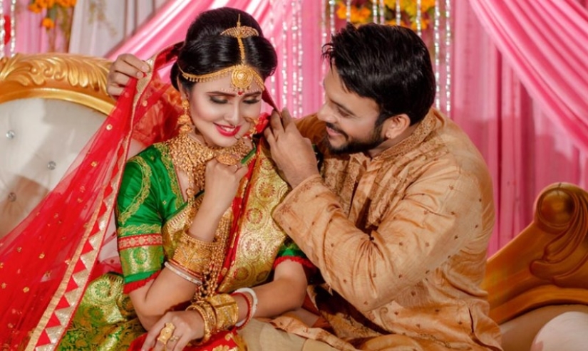 Shocking Indian Wedding: Father Elopes With Son's Bride, Steals Family Valuables