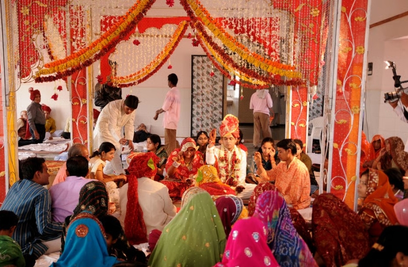 Shocking Indian Wedding: Father Elopes With Son's Bride, Steals Family Valuables