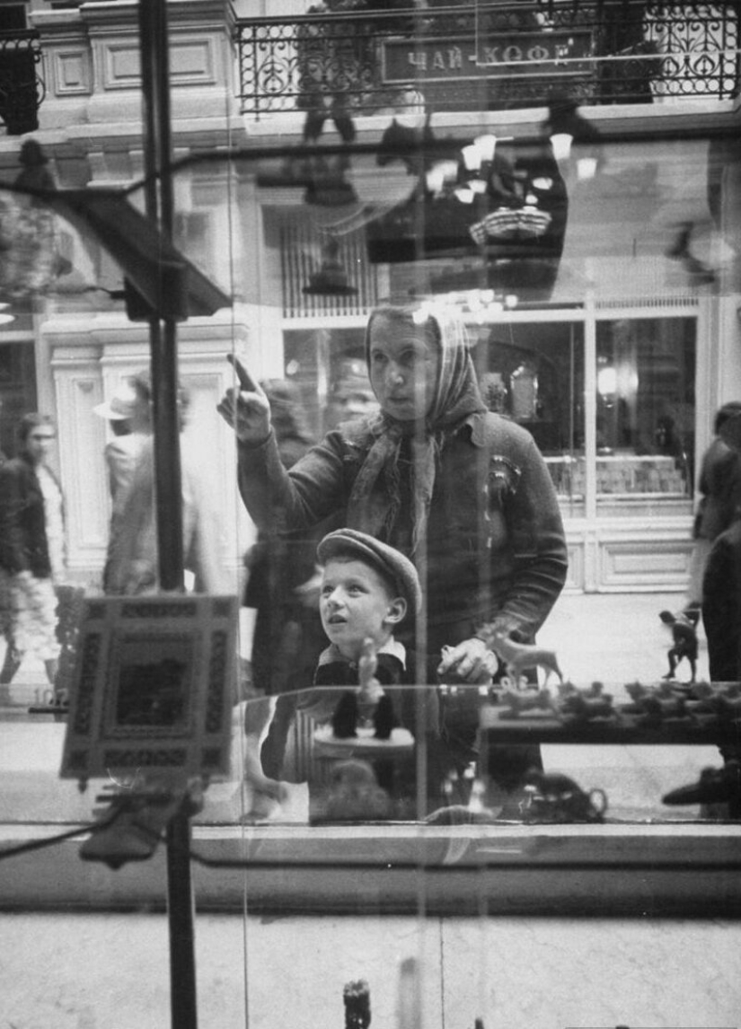 Simple Muscovites of the 1950s through the eyes of an American Simple Muscovites of the 1950s through the eyes of an American