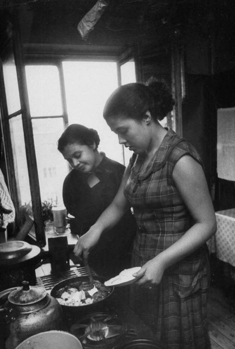 Simple Muscovites of the 1950s through the eyes of an American Simple Muscovites of the 1950s through the eyes of an American