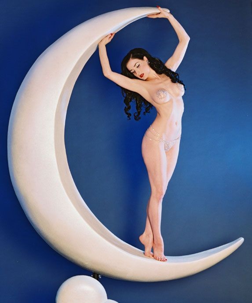 Simplemente no pudimos pasar estas fotos de Dita von Teese Simplemente no pudimos pasar estas fotos de Dita von Teese