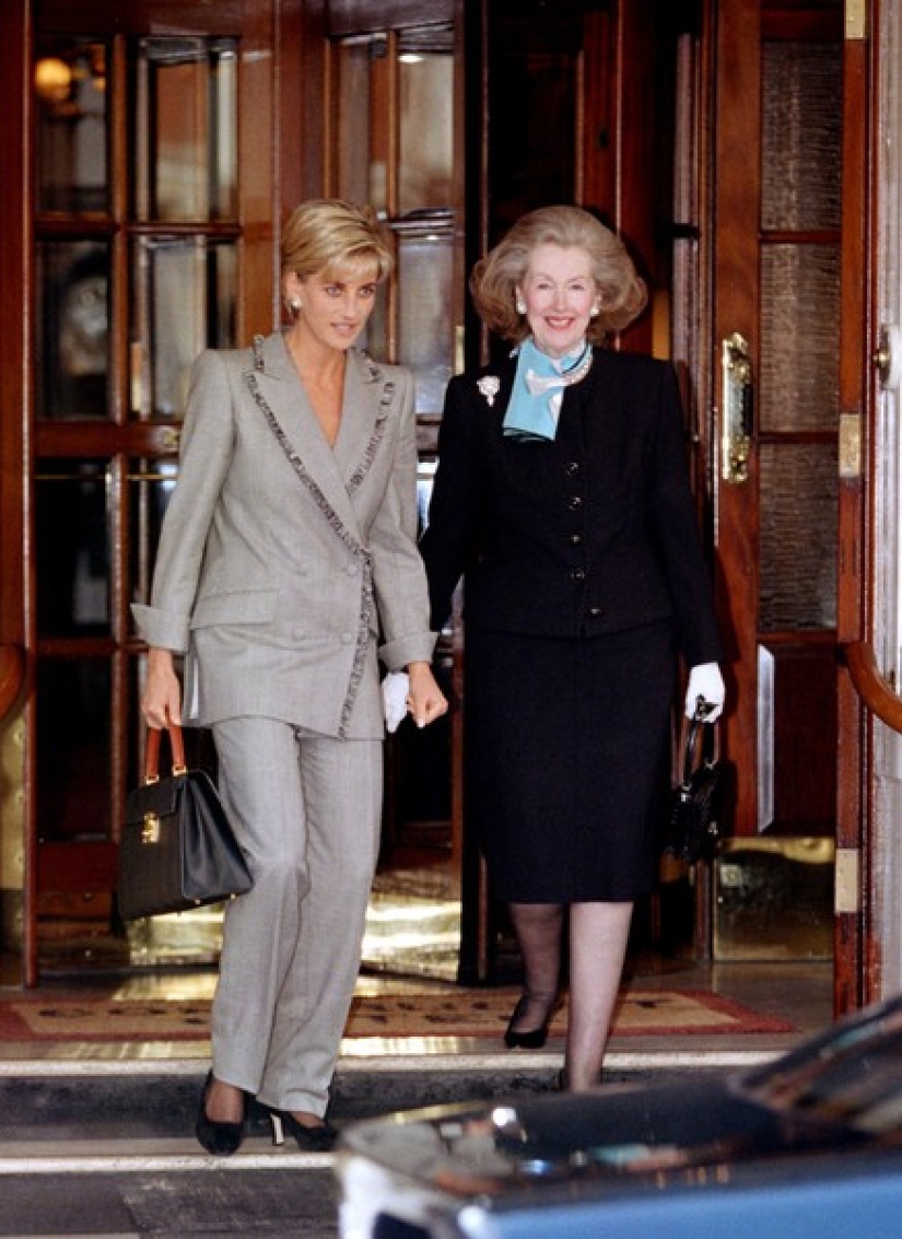 Skeletons in Lady Di's closet, or Why the princess let her stepmother down the stairs Skeletons in Lady Di's closet, or Why the princess let her stepmother down the stairs