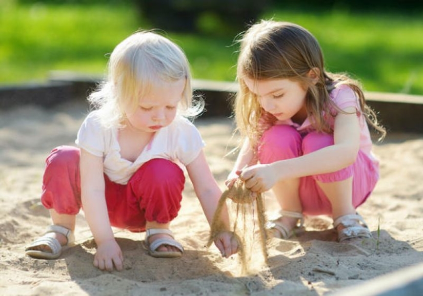 "Slavic squat" why are we comfortable in an unnatural position?