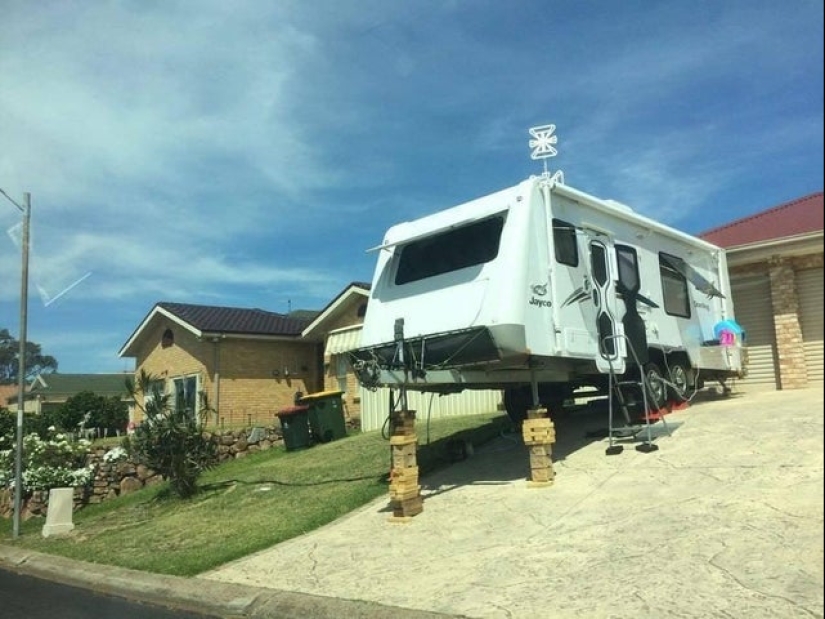 Smeared, molded: 22 crazy solutions to everyday problems that somehow worked Smeared, molded: 22 crazy solutions to everyday problems that somehow worked