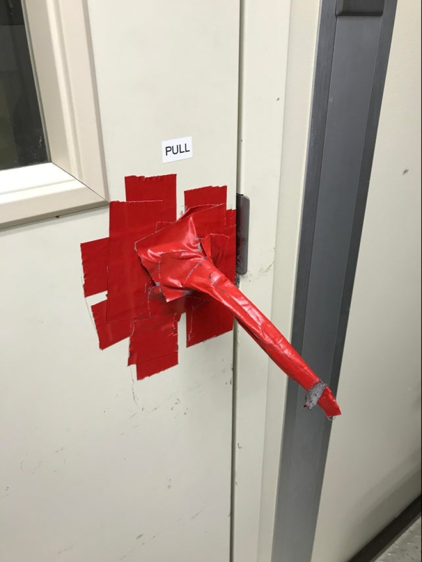 Smeared, molded: 22 crazy solutions to everyday problems that somehow worked Smeared, molded: 22 crazy solutions to everyday problems that somehow worked