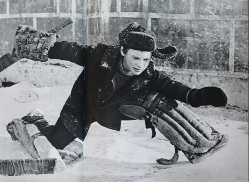 Sobre las olas de la memoria: cómo vivíamos y jugábamos en los patios de nuestra infancia Sobre las olas de la memoria: cómo vivíamos y jugábamos en los patios de nuestra infancia