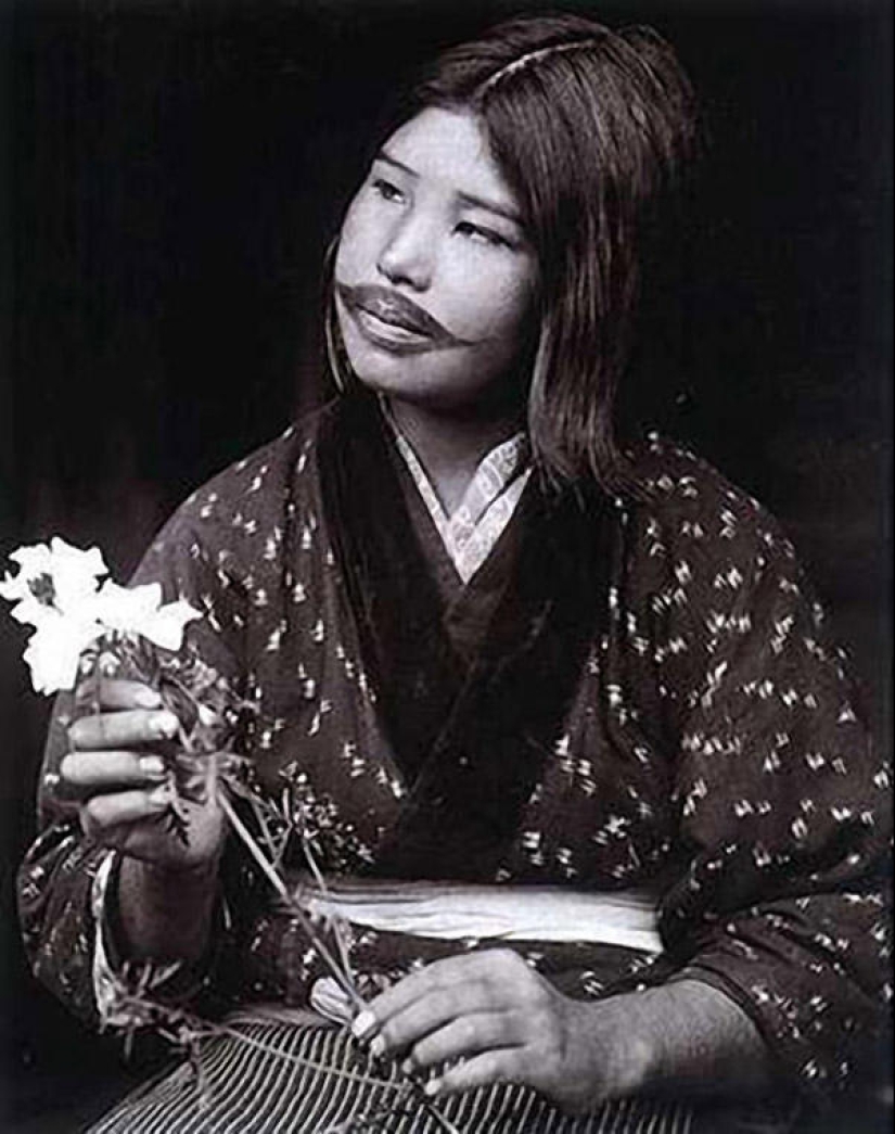 Sonrisas de las mujeres Ainu