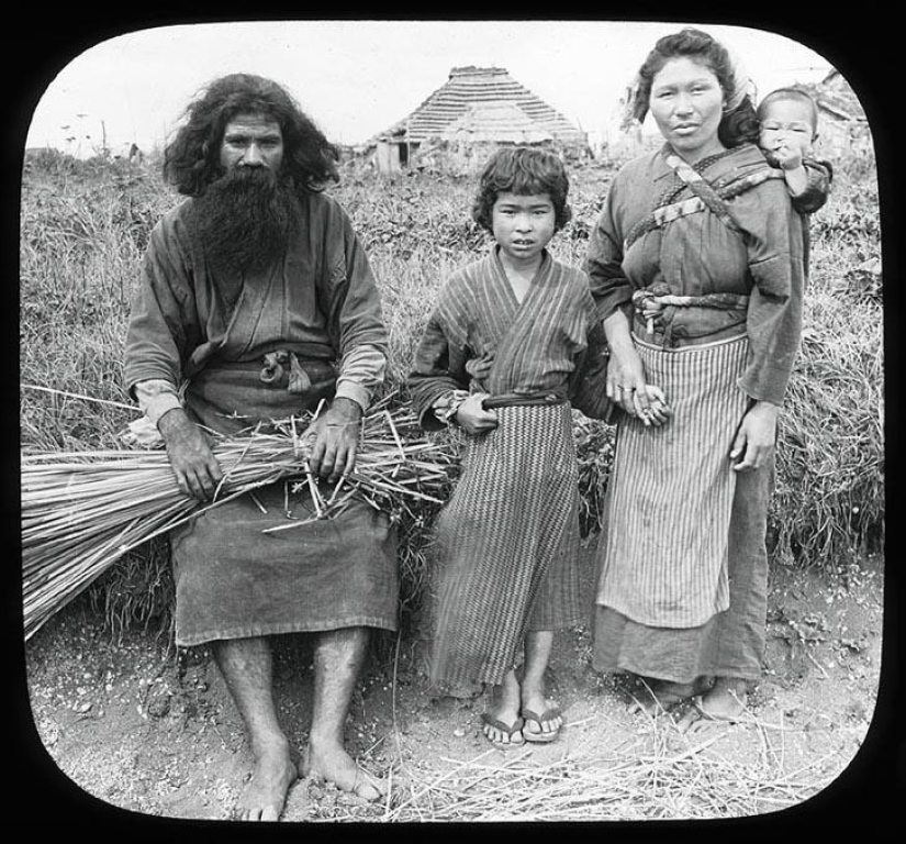 Sonrisas de las mujeres Ainu