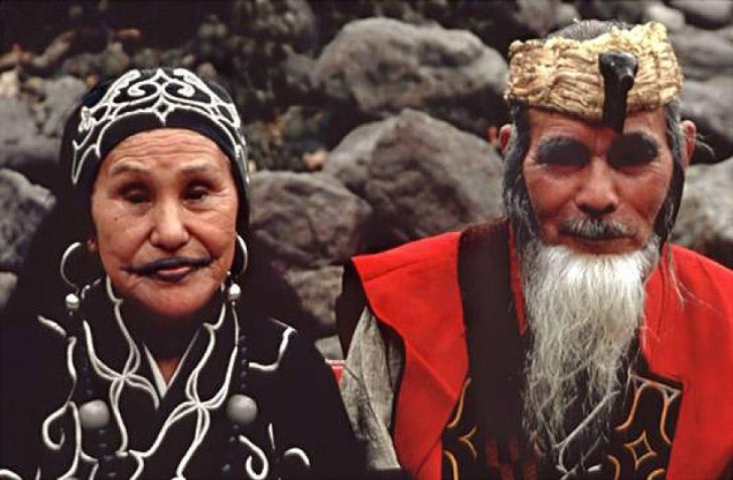 Sonrisas de las mujeres Ainu