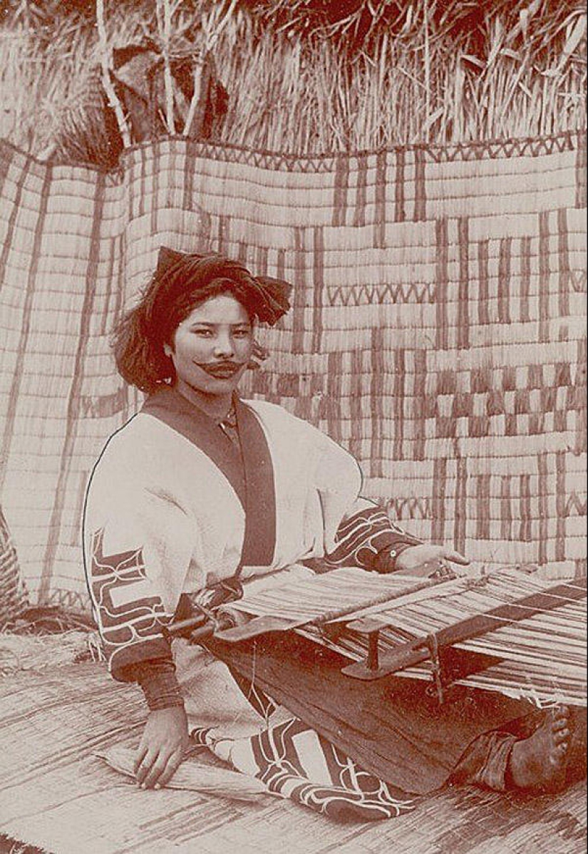 Sonrisas de las mujeres Ainu