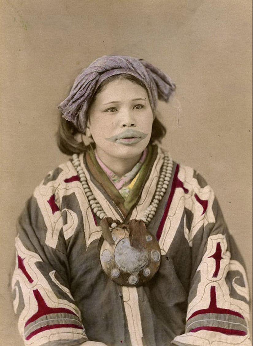 Sonrisas de las mujeres Ainu