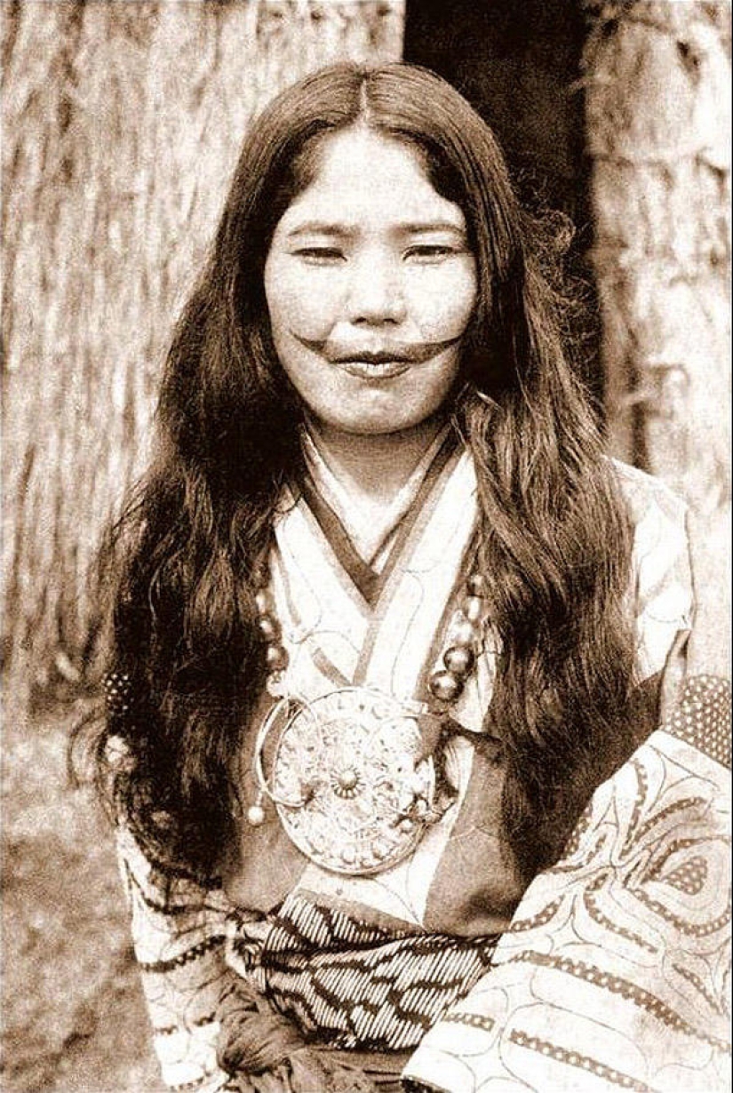 Sonrisas de las mujeres Ainu