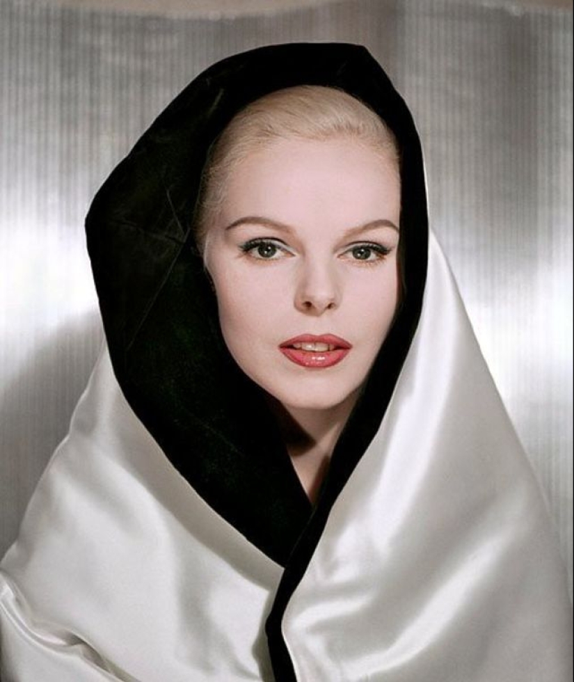 Spectacular fashion photography by Franz Christian Gundlach made in the 50-70-ies Spectacular fashion photography by Franz Christian Gundlach made in the 50-70-ies