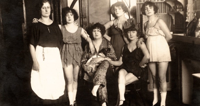 "Spinning houses", "chorus girls" y otras características de la venta de amor en el Imperio ruso "Spinning houses", "chorus girls" y otras características de la venta de amor en el Imperio ruso