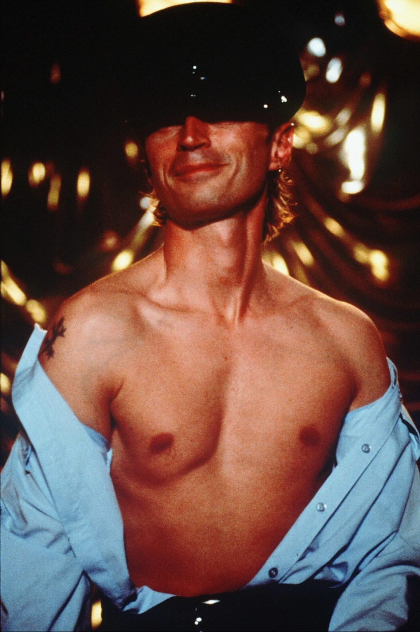 Stars at the pole: the best striptease scenes from famous movies Stars at the pole: the best striptease scenes from famous movies