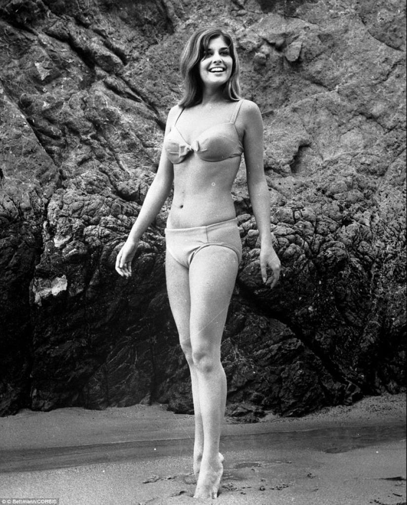Stars of Hollywood's Golden Age in Black and White Album of Glamorous Beach Photos