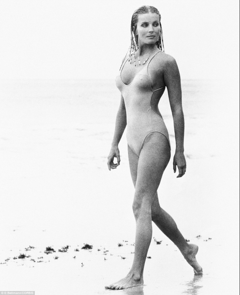 Stars of Hollywood's Golden Age in Black and White Album of Glamorous Beach Photos