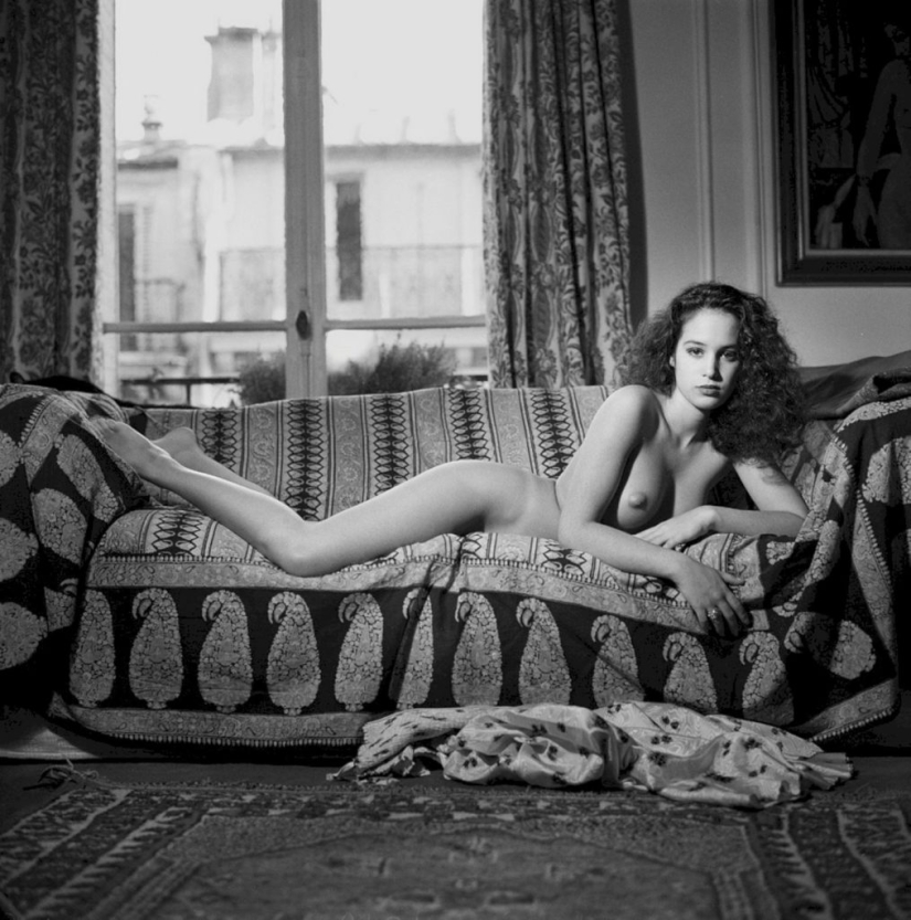 Stéphane Coutelle is a master of erotic photography trusted by celebrities. Stéphane Coutelle is a master of erotic photography trusted by celebrities.