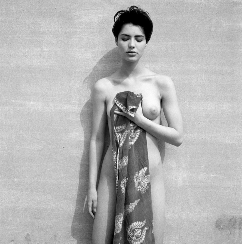 Stéphane Coutelle is a master of erotic photography trusted by celebrities. Stéphane Coutelle is a master of erotic photography trusted by celebrities.