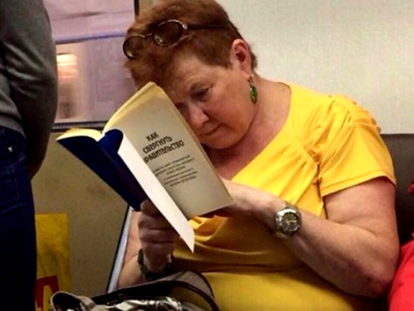 Strange book covers that can be found in transport Strange book covers that can be found in transport