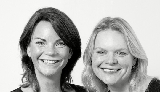 Strangers who look like twins