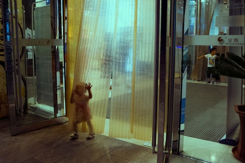 Street photos by Chinese photographer Tao Liu Street photos by Chinese photographer Tao Liu