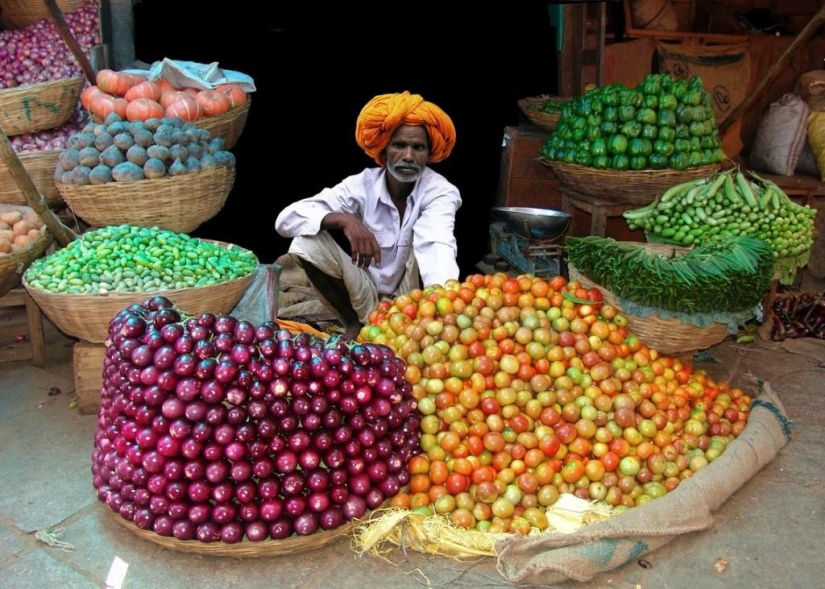 Street trade in different countries of the world