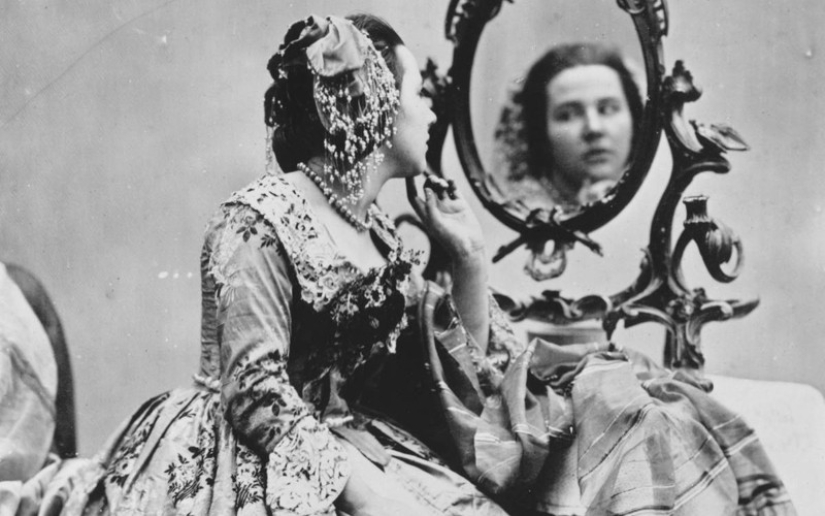 Taking it to the chest: a global history of the bra Taking it to the chest: a global history of the bra