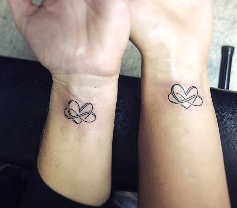 Tatuajes de madre e hija a juego que dicen mucho sin palabras