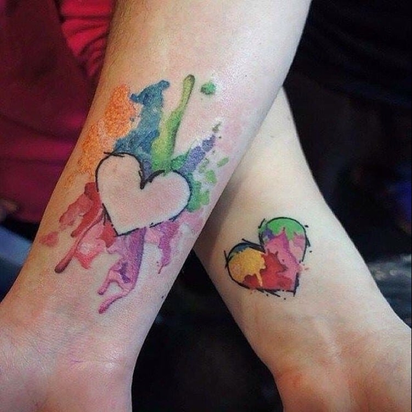 Tatuajes de madre e hija a juego que dicen mucho sin palabras