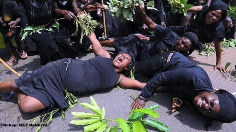 Tears for money: who are the professional mourners of Ghana