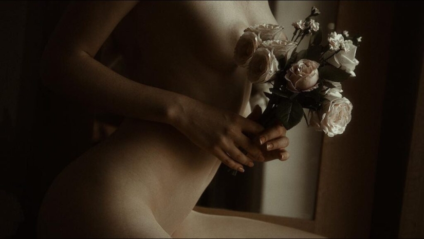 Tender nudes from Ecuadorian photographer John Bautista Tender nudes from Ecuadorian photographer John Bautista