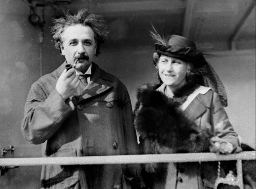 Teoría del acoso escolar: Lo que han sufrido las esposas de Albert Einstein