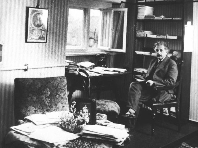 Teoría del acoso escolar: Lo que han sufrido las esposas de Albert Einstein