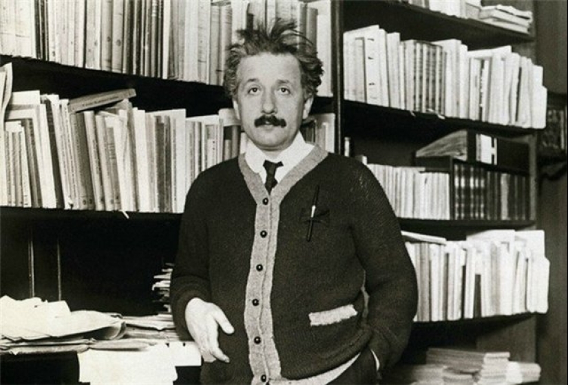Teoría del acoso escolar: Lo que han sufrido las esposas de Albert Einstein