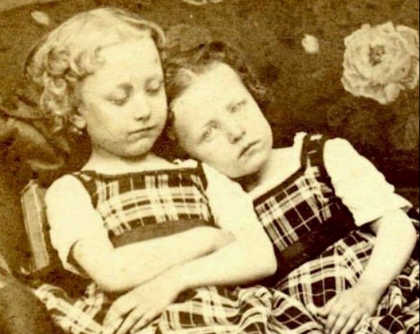 Terrible juego, o por Qué en los días de antaño, los niños jugaban en el funeral