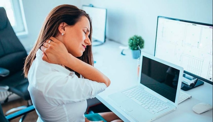 Text neck syndrome: what is dangerous and how to get rid of it