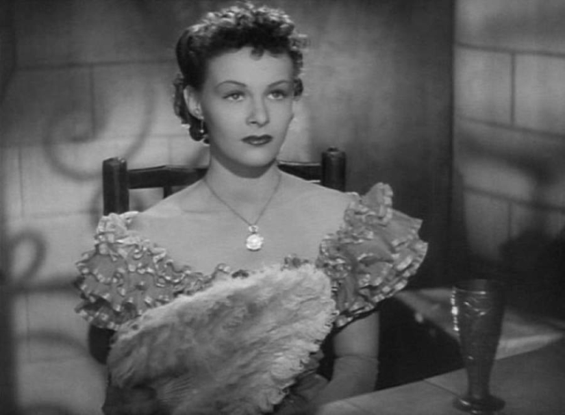 The 14 Most Beautiful Female Intelligence Officers in History