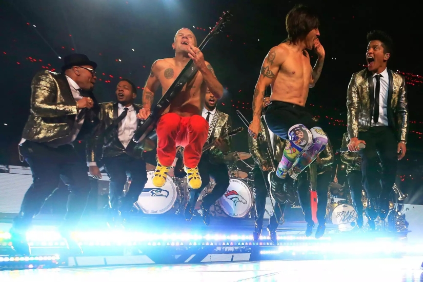 The 21 Best Super Bowl Halftime Shows: Revisiting the Big Game’s Most Controversial and Memorable Performances (From Janet Jackson to Left Shark!)