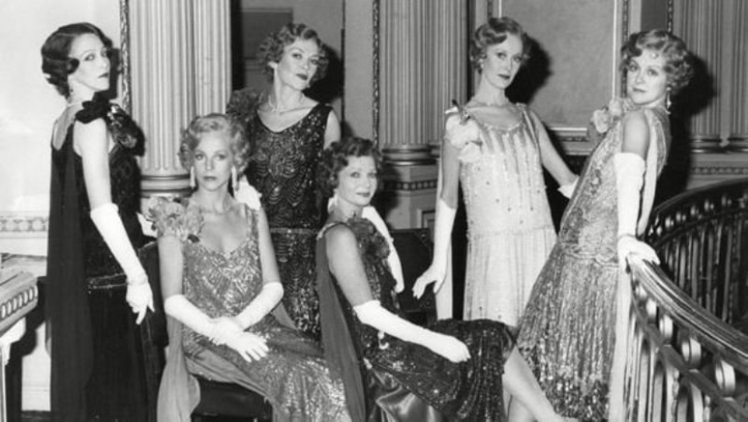 The 6 Mitford Sisters, or Fates Woven into the Fabric of the Century The 6 Mitford Sisters, or Fates Woven into the Fabric of the Century