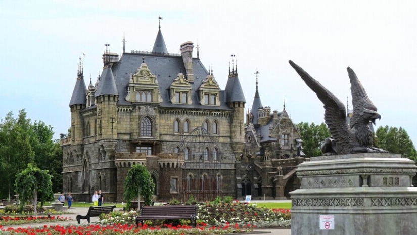 The amazing medieval castle of Garibaldi on the banks of the Volga