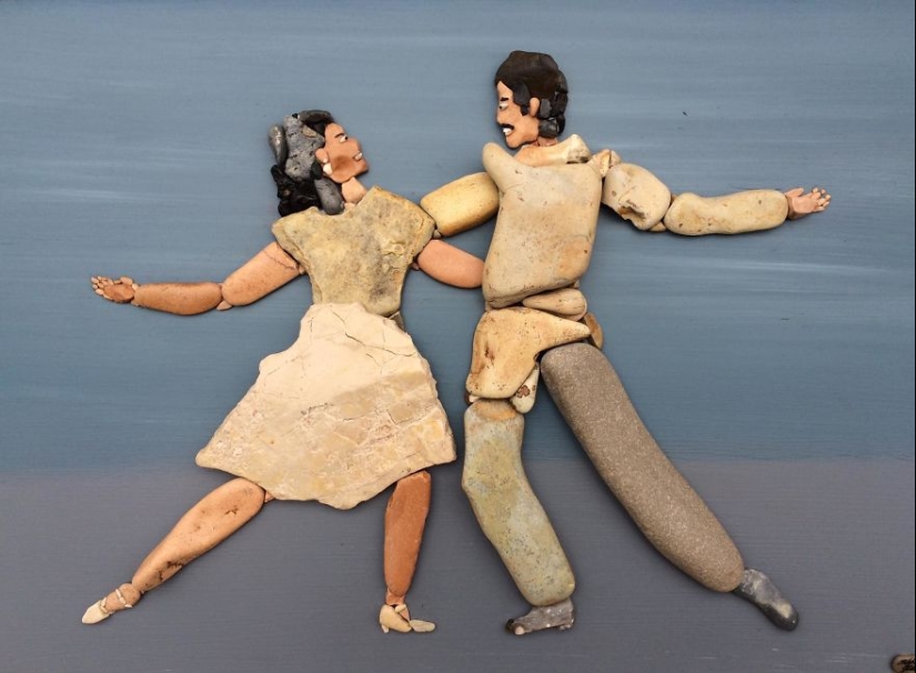 The artist makes amazingly realistic paintings from stones found on the beach