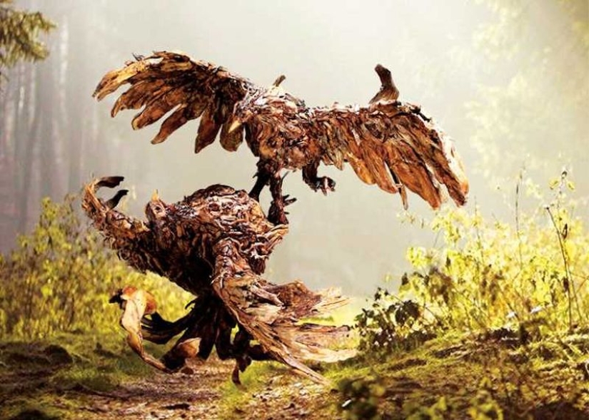 The artist turned driftwood into beautiful sculptures of moving animals The artist turned driftwood into beautiful sculptures of moving animals