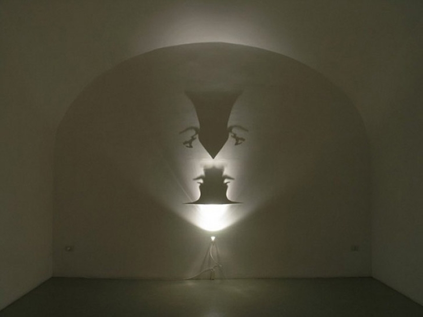 The artist who paints with shadows