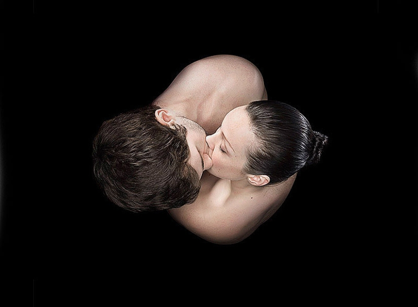 The beauty of a kiss in the photo series of the British photographer Andy Barter The beauty of a kiss in the photo series of the British photographer Andy Barter