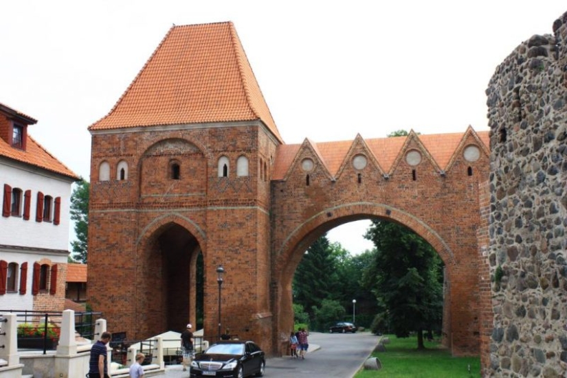 The comforts of medieval castles, or Why Retire to the cloakroom The comforts of medieval castles, or Why Retire to the cloakroom