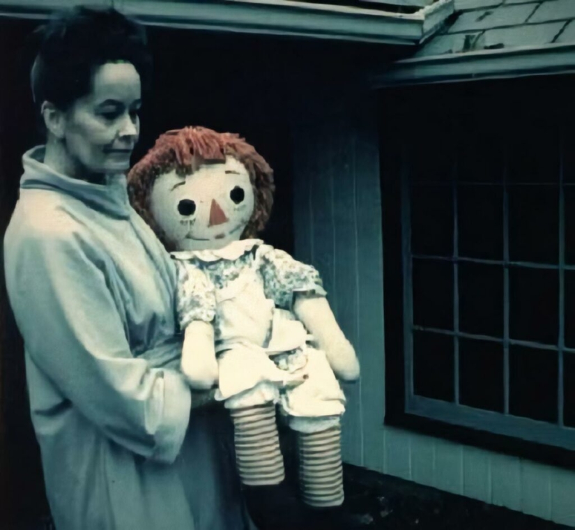 The creepy affairs of the Warrens: from the Annabelle doll to the witch Bathsheba