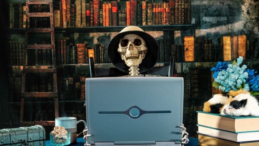 The &quot;Dead Internet&quot; Theory: Why Living People Leave the Network