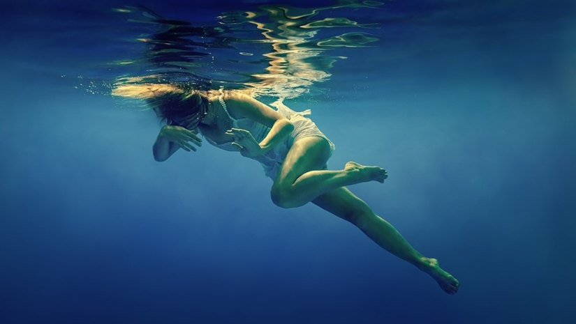 The Element of Water and the Beauty of the Female Body in Dmitry Laudin's Photographs The Element of Water and the Beauty of the Female Body in Dmitry Laudin's Photographs